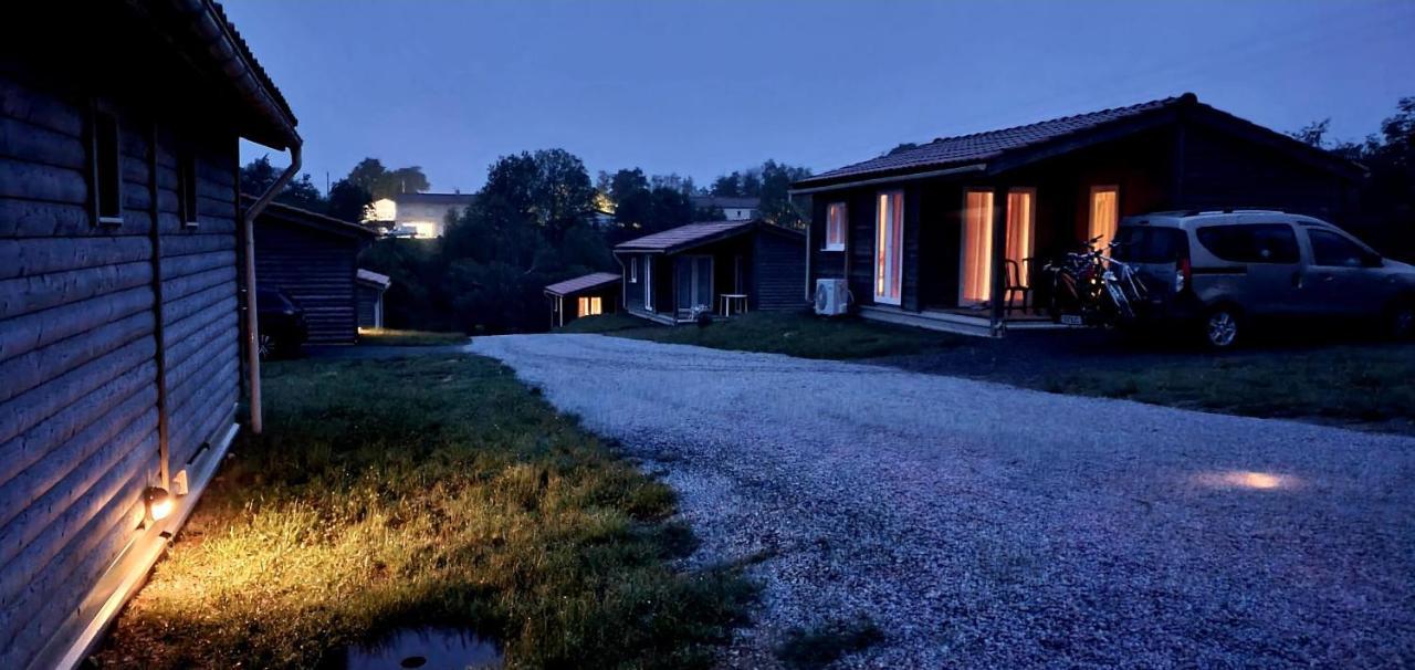 Les Chalets D Hermine Montredon-Labessonnie Exterior photo